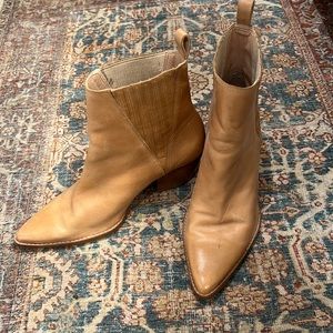 Matisse elevation leather booties 8.5